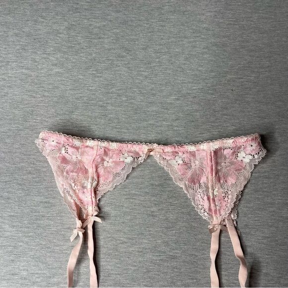 Victoria's Secret Body By Victoria Floral Lace Garter Belt - Picture 3 of 10